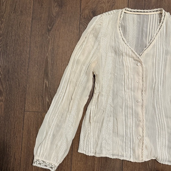 Romantic Lace Blouse size S - Picture 9 of 9